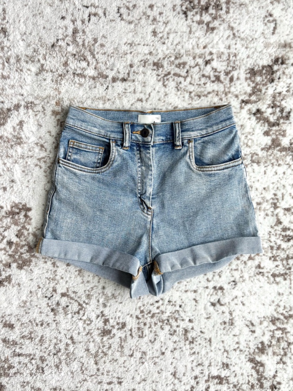Aritzia Wilfred Free Light Wash Denim Roll-Cuff Women’s Shorts